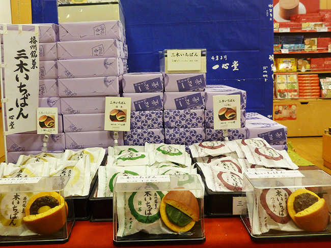 一心堂のどら焼き 三木いちばんは、 店主自ら丁寧に焼き上げたふっくらした皮が自慢の逸品です。 どら焼き 三木いちばん