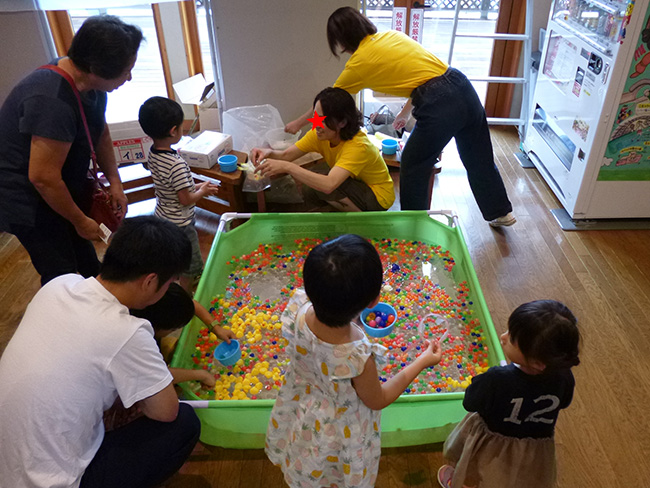 ボールすくいが一番人気でした 手作りちびっこ縁日